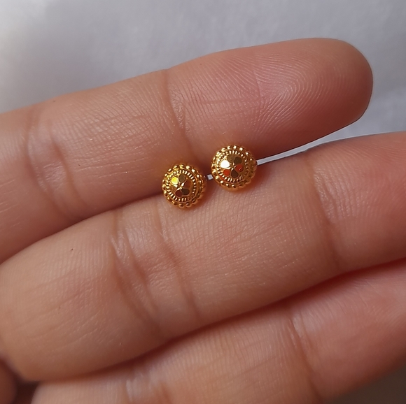 Beautiful 18crt gold studs combo 2 - Picture 5 of 16